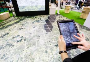 Une carte géante et des tablettes interactives pour découvrir, dans le détail, l’aménagement du canton. PIERRE ALBOUY 