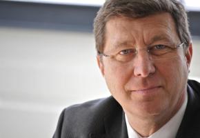 Mauro Poggia a été forcé d’employer la manière forte face au manque de bonne volonté  d’une minorité de compagnies d’assurances. DAVID ROSEMBAUM-KATZMAN 