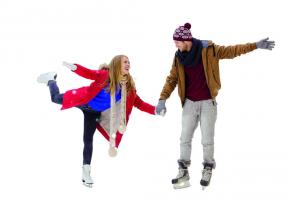 La magie du patin à glace sous les flocons. 123RF/DOLGACHOV La magie du patin à glace sous les flocons. 123RF/DOLGACHOV 
