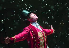 Dans «The Greatest Showman», Hugh Jackman endosse le costume de Phileas Barnum, un nom qui a marqué l’art du cirque. 2018 TWENTIETH CENTURY FOX FILM CORPORATION 