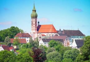 Vue sur le Theater am Gärtnerplatz depuis la terrasse de l’hôtal Deutsche Eiche.  