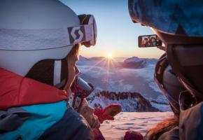 Prolonger le plaisir sur les pistes avec une lumière particulière tous les samedis . M.A. VERPAELST 