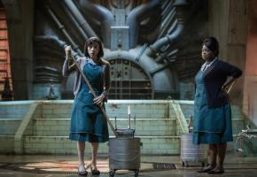 Elisa (Sally Hawkins) et Zelda (Octavia Spencer) dans le laboratoire ultrasecret où est détenue une créature aquatique dont tombe amoureuse la première. TWENTIETH CENTURY FOX FILM CORPORATION 