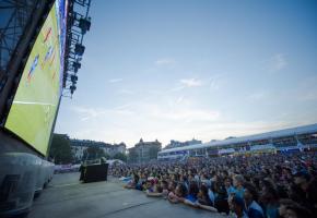 Quatre écrans géants de plus de 50m2 chacun trôneront au centre de la Footarena. DR 