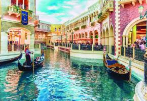 Le «Venetian» de Macao comprend un labyrinthe de canaux et une place St-Marc sous un ciel artificiel. BP 