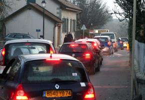 Chaque matin, près de 5000 véhicules transitent par les petites douanes. E. ALDAG 