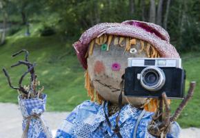 Lorsque vous croiserez un de ces drôles de personnages, souriez! DR 