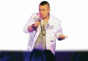 Antoine Maulini, directeur artistique du Village Comedy Club. 