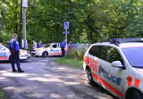 La police sur les lieux (les bois de Genthod) où Adeline a été sauvagement assassinée  le 12 septembre 2013. CHRISTIAN BONZON