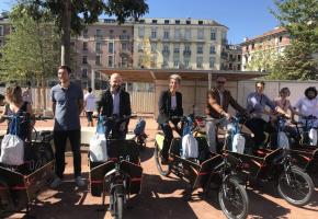 Au centre, la conseillère administrative de la Ville de Genève, Sandrine Salerno, encadrée par son homologue carougeois, Nicolas Walder,  et Pierre-Henri Galletti, directeur du TCS-Genève.DR