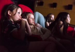La «Lanterne magique» initie les enfants aux joies du cinéma. GUILLAUME PERRET