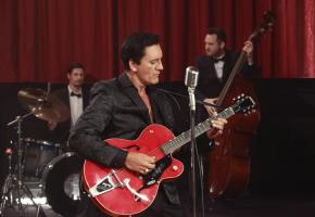 Le rocker rend hommage aux sonorités uniques d’Elvis Presley. ALEX FADEL