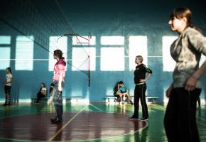 Le spectacle met en lumière la fureur de notre monde. DR