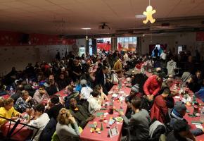 Cette année encore, le repas de Noël au Caré a été synonyme de partage et de chaleur. DR