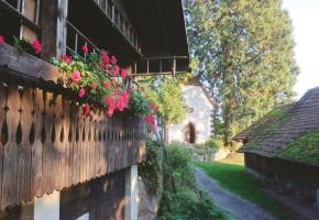 Un habitat rural qui rappelle beaucoup la Suisse.