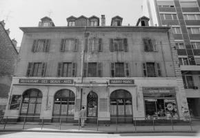 La librairie du Boulevard (ci-dessous), rue de Carouge, a remplacé le Restaurant des Beaux-Arts. DR/WIKIMÉDIA