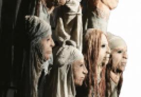 Werner Strub, l’artiste hors norme, qui réinventait la sculpture de masques. 