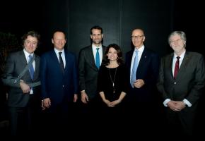 De gauche à droite: Robert Hensler, président de Palexpo, Serge Dal Busco, conseiller d’Etat en charge des Infrastructures, Antonio Hodgers, président du Conseil d’Etat, Michèle Righetti, chancelière d’Etat, Me Maurice Turrettini, président du Salon de l’automobile (GIMS) et Jean Romain, président du Grand Conseil, lors de la cérémonie d’ouverture. PHOTOS STéPHANE CHOLLET