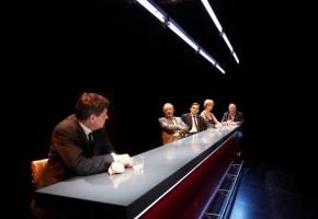 La pièce met en lumière une parodie 