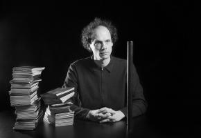 L’œuvre imagine un effondrement numérique prêt à bouleverser nos vies. DR