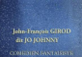 Le comédien aura sa stèle en marbre noir, avec une étoile rose. DR