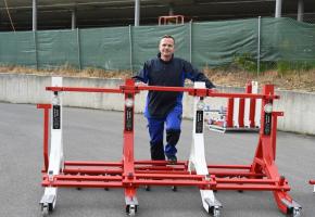 Pascal Seeger, ancien inspecteur de police, devant une barrière antiterroriste. CHRISTIAN BONZON