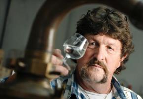 René Wanner a été nommé meilleur distillateur de Suisse 2019. ABSINTISSIMO.CH