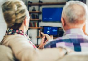 La domotique améliore la qualité de vie des personnes âgées à domicile. 123RF/JOVAN MANDIC