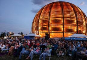 Une séance de cinéma sous les étoiles. DR
