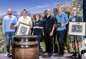 Bernard Cruz (à gauche) en compagnie d’autres lauréats. ANNA PIZZOLANTE