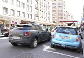 L’anarchie du stationnement règne souvent dans les rues des quartiers de Genève. CHRISTIAN BONZON