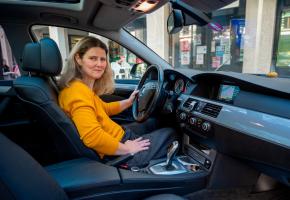Alicia Middelkoop au volant de son véhicule. STéPHANE CHOLLET