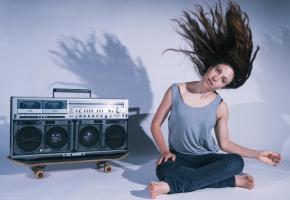 Nicola Gunn dénonce une certaine domination masculine sur fond de musique électro.  SARAH WALKER