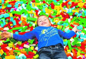 Lors de l’événement Bricklive, les enfants pourront plonger dans des fosses de briques. DR