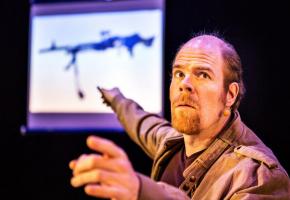 Bruno Vanden Broecke a reçu le Prix Louis d’or du meilleur acteur néerlandais pour sa performance. THOMAS DHANENS