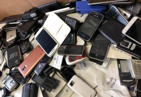 A Réalise, les smartphones usagés sont triés, puis réparés ou recyclés. DR