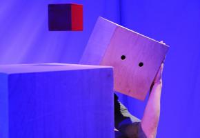 «BoOm» met en scène les réflexions d’un drôle