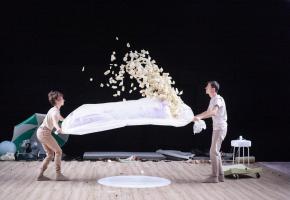 Un spectacle saugrenu et très original. DOROTHéE THéBERT FILLIGER