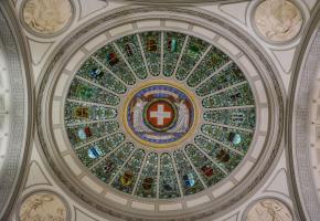 Le plafond de l’entrée du Palais fédéral, à Berne, où siègent les parlementaires des deux chambres de l’Assemblée fédérale. 123RF/BJRN BIRKHAHN