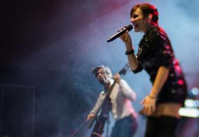 Sur scène, Caravan Palace fait preuve d’une énergie débordante. DR