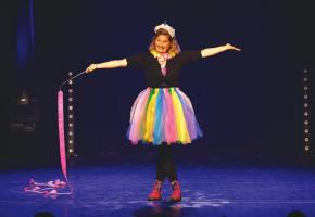 L’humoriste aime chatouiller les petites manies des parents et de leur progéniture. FRED BOEHLI