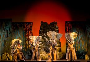 Une fable rythmée qui rend hommage à la nature. FABIENNE RAPPENEAU 