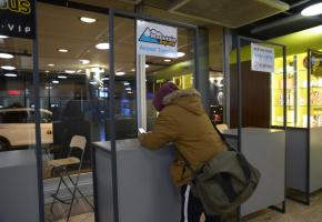 La vente de tickets n’est pas autorisée aux guichets mobiles des compagnies. Mais il suffit 