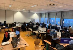 Avec une température avoisinant les 17 degrés, les apprentis de deux classes ont été rassemblés certains jours dans une même classe . DR