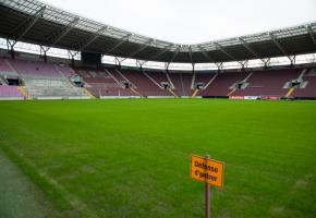 La pelouse est encore jeune par endroits. «On espère qu’elle sera dans le meilleur état possible pour le 2e tour du championnat», indique un membre du Conseil de fondation du Stade.