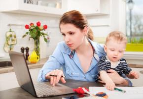 Les entreprises devront recourir au télétravail. 123RF/OLIMPIC