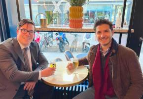 Le centriste Alain Miserez et le PLR Darius Azarpey . DR