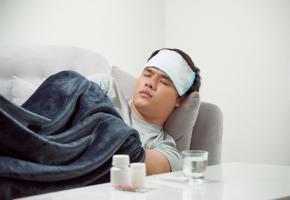 Le Covid-19 présente une grande contagiosité, d’où sa croissance exponentielle. 123RF