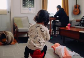 Le confinement de la population ne réduirait les contaminations que de 5%. . DELUVIO/UNSPLASH