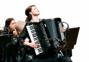 Ksenija Sidorova, ambassadrice  de l’accordéon classique. ROBERTS BLAUBUKS